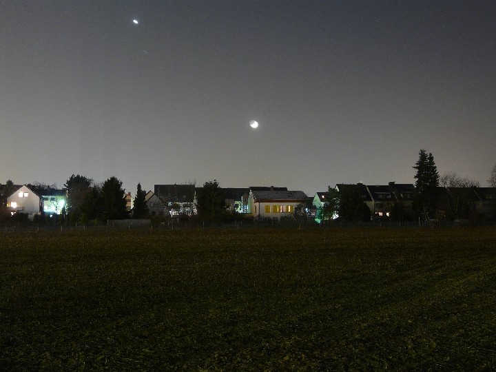 Mond, Venus und Lichtsulen