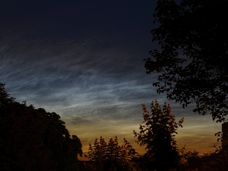 Extrem lichtstarkes NLC-Display &uuml;ber der Bonner S&uuml;dstadt, aufgenommen am 21.06.2019 um 23:39 MESZ
